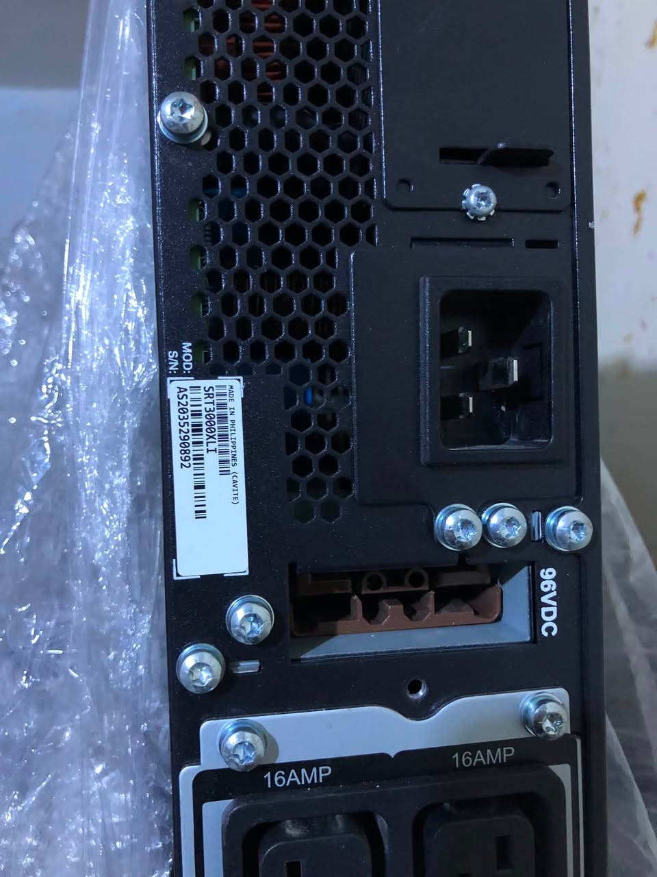 اجهزة اصليه كامل بطاريات اصليه اون لاين حجم 3kv. سعر القطعة ٢٢٥ الف القطعة نهائي بغداد يوجد تواصل ***********
