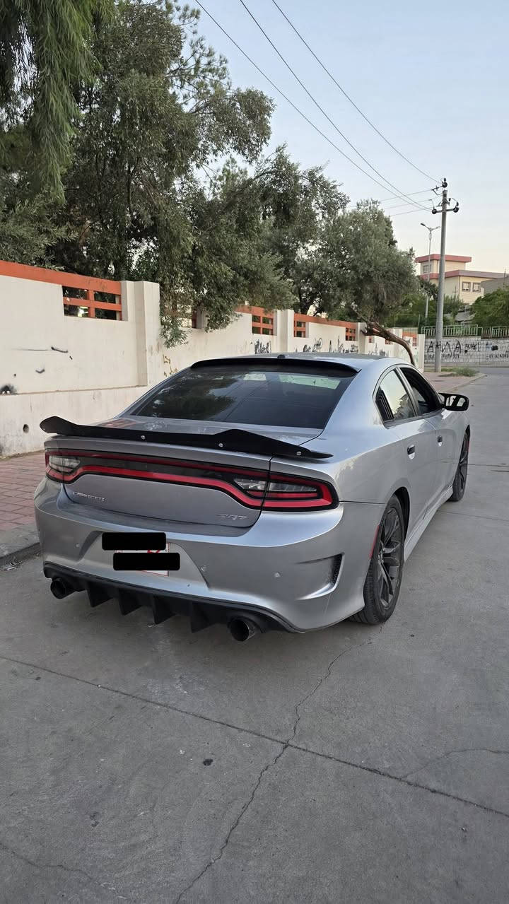 Dodge charger sxt 2015
بڕاوە بڕاوە
سەيارەيەكى تابڵيى جوان و پاك و گەنجانه مەكينەى ٦ پستۆنى٣.٦ سەيارەكه كامل كراوه به 2021 SRT  فول فوله كوشن چەرم و سڵايده و حاسەى دواوەى هەيه كۆدى بۆ كراوه كاتى پليت وەرگرتن بيكه به ناوى خۆتەوه 
شوين :سليمانى بۆ نرخەكەى پەیوەندی بکەن .   ***********
