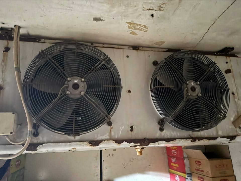 السلام عليكم اجهزه تبريد واحد 5 طن واحد 7 طن تجميد ثنيهن شغالات ع الفحص 
نوع عامودي للتواصل ….
***********
