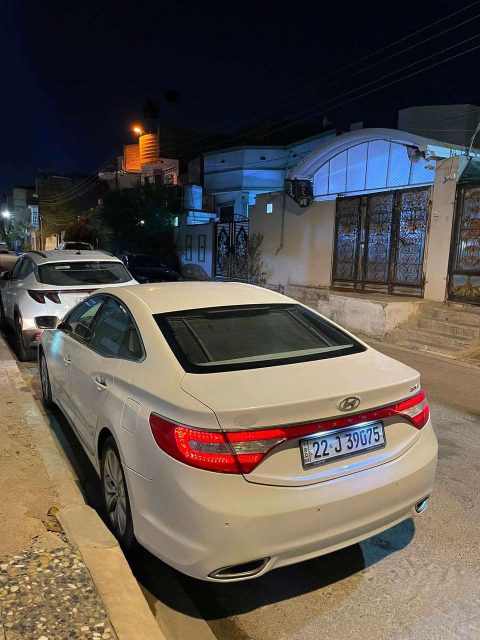 السعر ١٢٥
هيونداي ازيرا ٢٠١٥ خليجي 
رقم اربيل مجدد للـ٢٠٣٠ الرقم الجديد 
مكفوله من الضربه و الصبغ بيها فقط دحجه بالباب مال الراكب و الدعاميات مصبوغه 
محرك ٦ سلندر ٣٠٠٠ مفتوح بشرط النشاط ولا تنقيص ولا تبخير 
باسم كردي شرط الوكاله و التحويل 
مكاني بصرة حي المهندسين 
رقمي ***********
