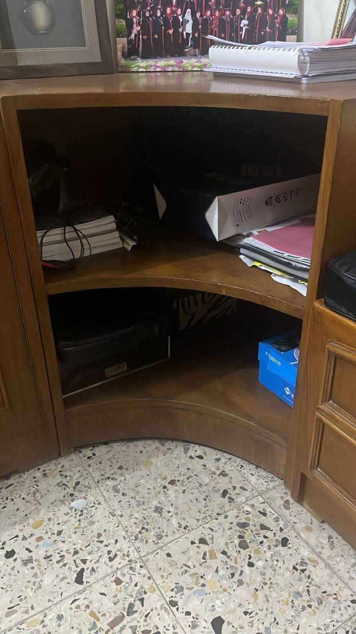 السلام علیکم
مكلف بالنشر

الغرفة جوه وبره صاج 
البوفيه بعد بيها جامات وقواطع ب٢٠٠ وبيها مجال
والغرفة ب٦٥٠ وبيها مجال للاستفسار 
***********
