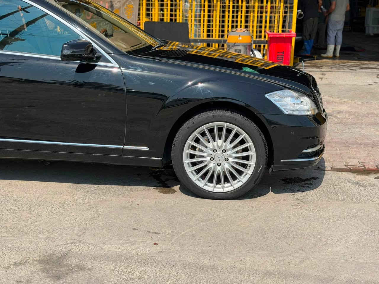 للبيع فقط
لعشاق الفخامة والجديد مرسيدس رئاسي فووول مواصفات مرسيدس S550 وارد الماني  موديل 2007  جديدة 
ماشية 165 الف كيلو   
باب طويل لارج
ابواب شفط 
5 بردات
ويل كب عين الشمس
حساسات امامي خلفي 
نظام صوت هارمن كاردن
فتحة سقف
داخل جلد بيجي ملكي
كشنات تدفئة وتبريد ومساج وخزن VIP
بردة خلفية كهرباء
المري الجانبية قلابة وشفط
جكات 
صندوك شفط
مكينه 8 سلندر 
مكان السيارة بغداد
السيارة كلش جديدة   
بيها رش كلير قطعتين من الخارج 
بدون ضرر ولا حادث السيارة جديدة ومابيها كل نقص
للاستفسار : ***********
السعر 188 مجال بسيط جداً
رقم بغداد تحويل ثاني يوم
