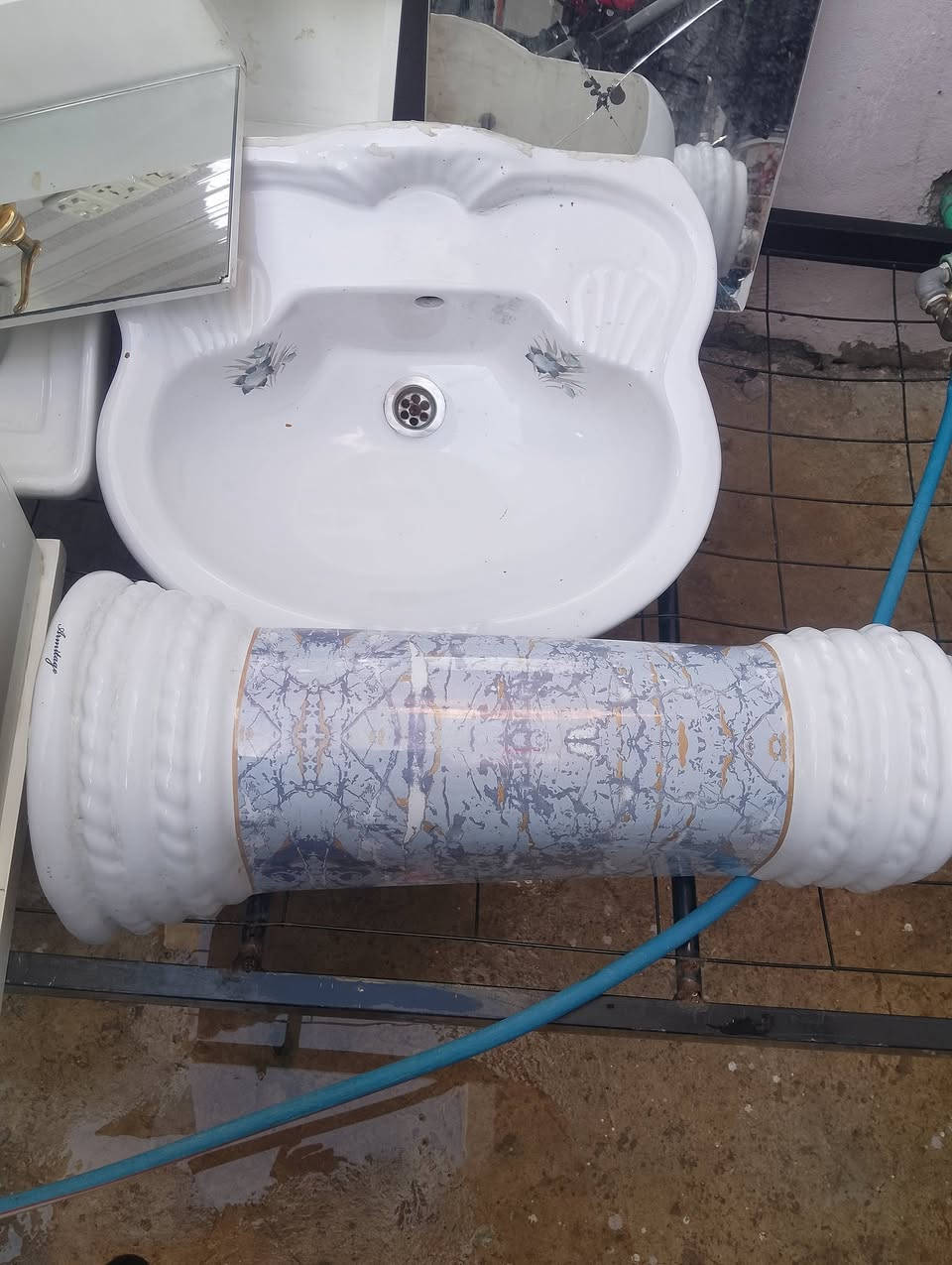 اغراض بيت للبيع المكان يم جسر خرنابات اي استفسار ***********
