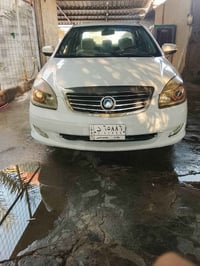 ابيض • ٢٠١٢ • رقم بغداد