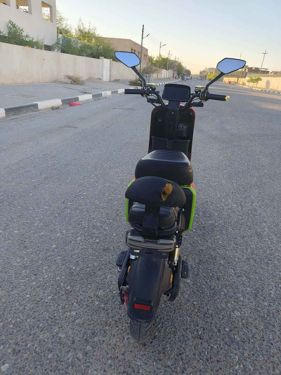 السلام عليكم دراجه R11 شحن 5بطاريات حجم البطاريه 33 الدراجه بيه نظام R بيه سويجين وبصمتين وكارت تشغيل عن بعد السعر 550وبيه مجال  القرنة الشرش رقم ***********
