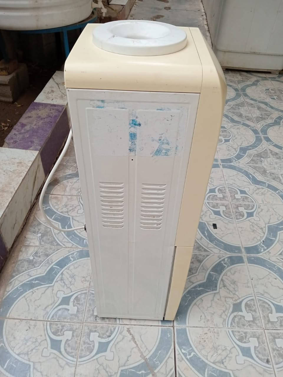سلام عليكم براد ماء نضيف جدأ حار بارد ثلاجه سعر ٥٠
