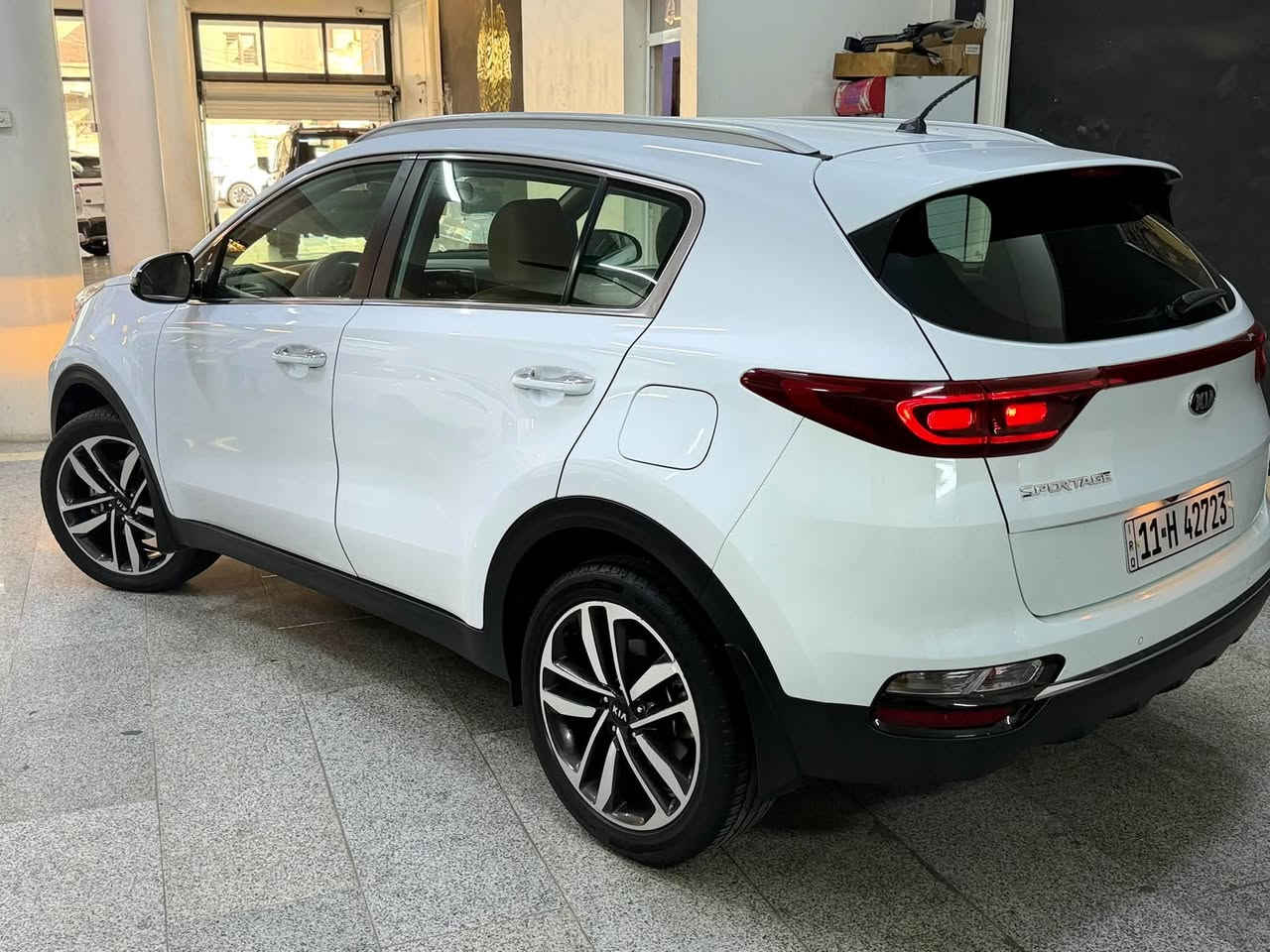 كيا سبورتج 2020
خليجي مكفوله من الصبغ والتبديل 
رقم بغداد جديد 
مستخدم عداد 68000Km
مواصفات  
مكينة 2.0
داخل حمصي
قماره حديد 
شاشة كبيره اصليه 
كامره خلفيه 

‎حساس خلفي 
حساس امامي  
يدات نيكل 
مري كهرباء 
تحكم ستيرن  
تبريد قطعتين 

مكانة بغداد الكراده 
***********
