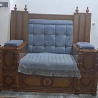 ديوان زان خشب اصلي 12 مقعد مستخدم اقل السنه مع أربع طبقات وكوشات والمك...