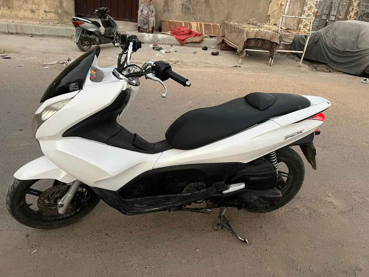 PCX • نضيفه • تريشه يسار