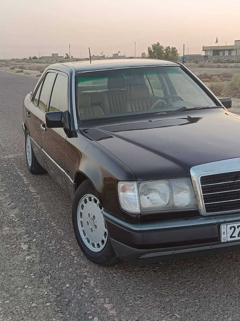سلام عليكم
سياره مارسدس دب للبيع 
مصبوغه صبغ عام
السعر 45او بيه مجال للشراي 
الاتصال ع رقم ***********
