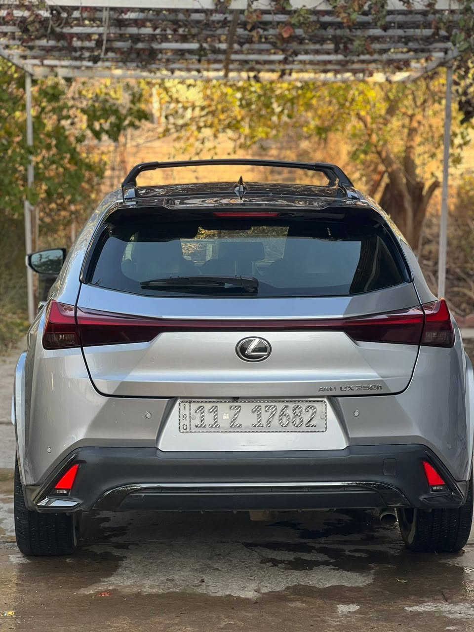للبيع المستعجل   مع فرق نقد 
  2023  awd ux 250h ليكزز هايبرد 
اربع قطع صبغ فقط وسونارها موجود .  ماشية 15 الف كيلو مو ميل فول الفول مواصفات تدفئة وتبريد بلكشنات قطعتين تبريد تحكمات سقف بانوراما  السيارة عروس السعر 180$ وبيها مجال قليل رقم بغداد انكليزي 
 للاتصال موجود واتس *********** الفلوجة, الأنبار
