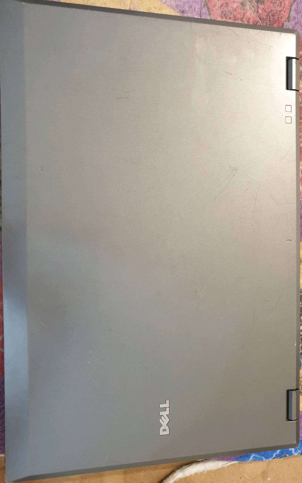 لابتوب dell Latitude e5510
مواصفاته:
I5-560m
6gb ddr3
320gb hdd
وياه شاحنته وماوس وجنطة 
شغال مابيه عطل