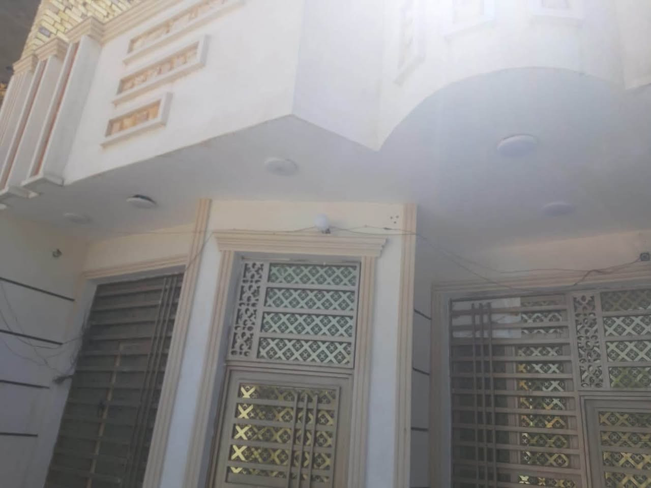 ياالله بيت للبيع المساحه 120م الموقع ابو رمانه بالسايدين خلف المدارس البيت بناء جديد السعر 130 وبي مجال اخوان اي استفسار على تفاصيل البيت والسعر  اتصل على الرقم لان اني مكلف بالنشر. ‭
‭***********‬ ‬
