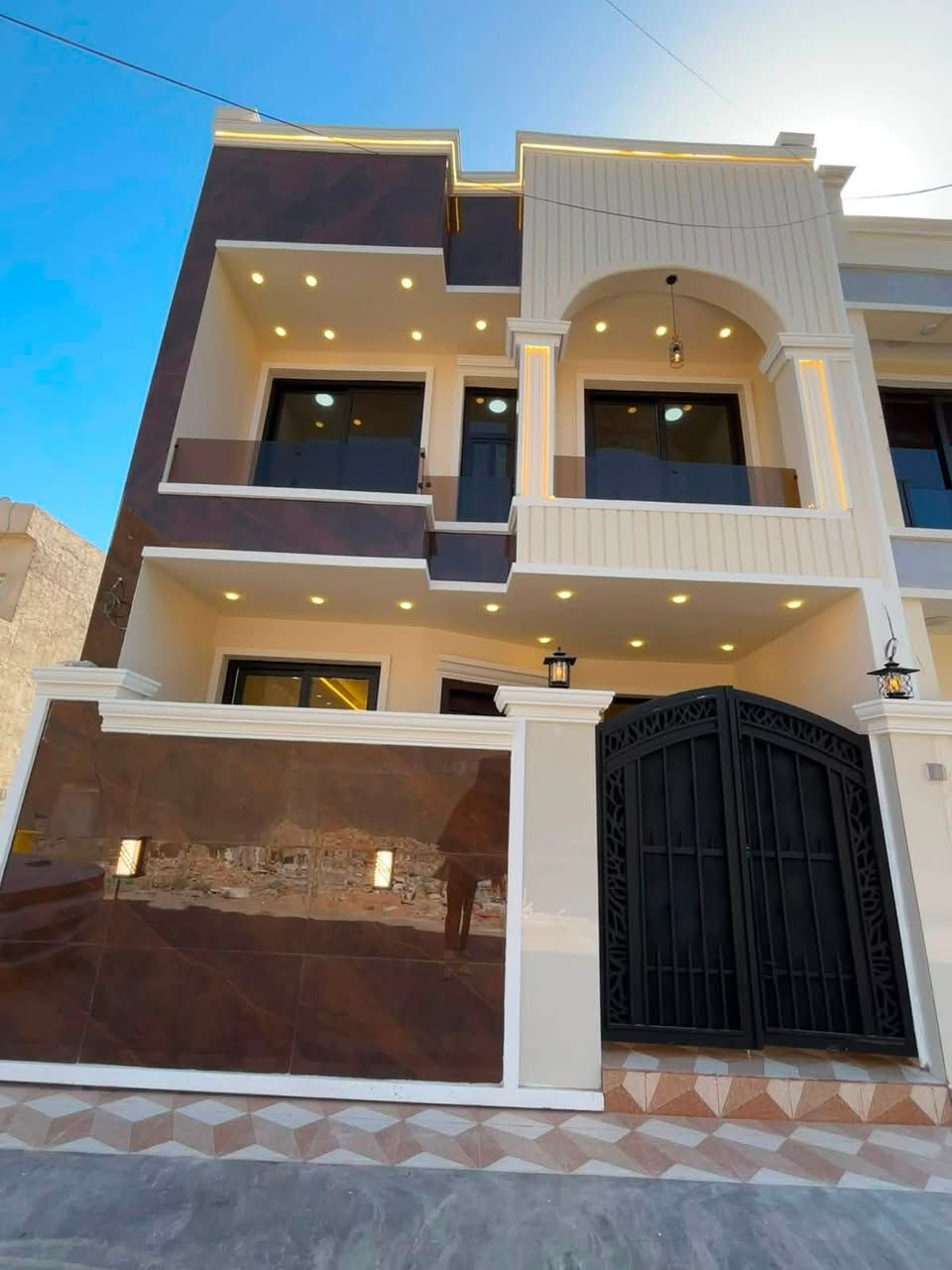 🏠#للبيع_بيت_100متر واجهيه 6،25متر نزال 16متر
🏗️بناء طابقين وبيتونه 

📍العنوان #بغداد_الدور_البوعيثه
⬅️مجمع السلطان الثالث

🔹يحتوي البيت على؛
✅غرف منام 3-
✅ستقبال-
✅مطبخ-
✅ صاله-
✅مجمع صحيات 2-

🔴 ملاحضه البيت جاهز للسكن ✨ 

🔹نوع العقار طابو زراعي سند 25 اقرار محكمه

🔴السعر 139 ""مليون 

🔹البيت واضح بصور للاستفسار خاص او الاتصال على الرقم  
 واتساب ♦️***********♦️

