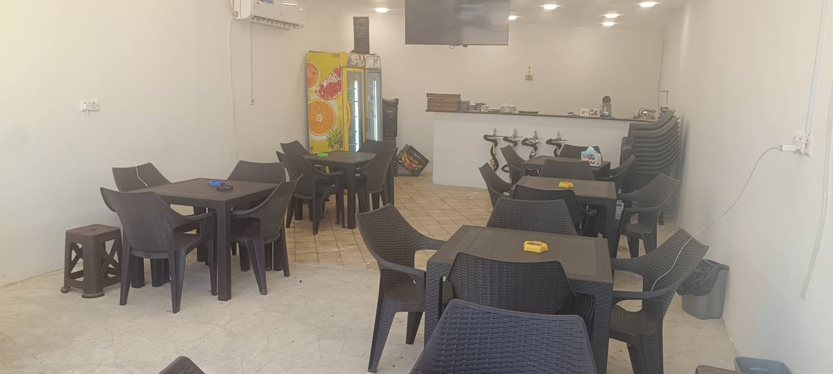 📣 فرصة استثمار ذهبية – كافيه  للبيع ☕✨
كافيه للبيع في حي العدل 
موقع كلش مميز وحيوي، وجاهز للعمل  ويتميز بـ مساحة واسعة امام الكافيه 120 متر، كذالك وجود مكان لوقوف السيارات تخدم الزبائن بدون أي معاناة.
🔹الكافيه يحتوي ع 25 نركيلة طه

🔹10 ميز و60 كرسي مع 30 طبلة ماركة سامبا الاردنية

 🔹 طباخ 60 سم مع ملحقاته مع مدور وعارضتين و ثلاجة 6 قدم 
 🔹 المكان جاهز من جميع النواحي  واله زبائن ثابتين 
🔹 الموقع  بداية شارع الربيع مقابل مستشفى العاصمة بنهاية شارع اربعين حي العدل 

🔹مكان  مناسب للاستثمار أو للتطوير وتوسيع المشروع

📞 للتواصل والاستفسار: 
***********
