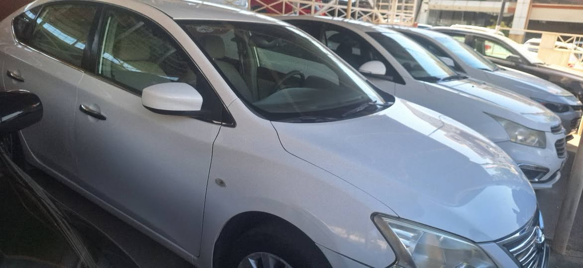 Sentra 2018
***********
باب السائق صبغ
بدون دواخل
 كير و مكينة شرط
السعر 115 و مجال
المكان  دهوك
