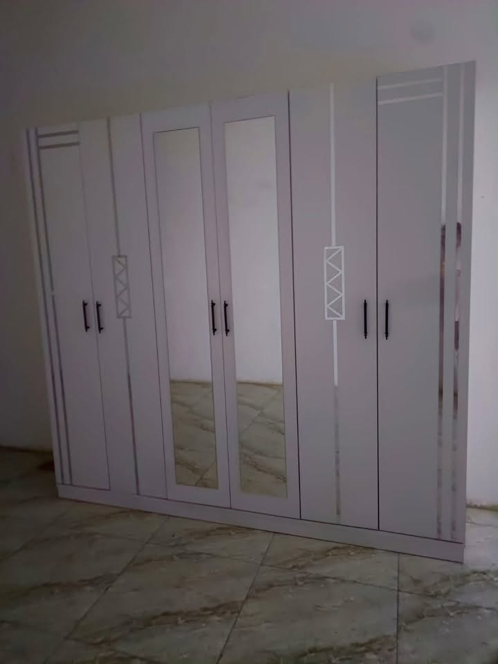 السلام عليكم غرفه تركي للبيع نضافه 100/100 السعر 400 وبيهه مجال للستفسار ***********
