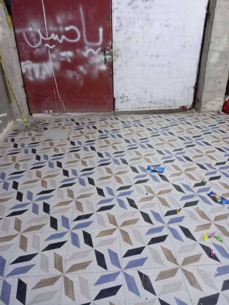 السلام عليكم بيت للبيع المساحه 160متر في حي الشرطه البيت جاهز من الماء والكهرباء وجميع الخدمات للاستفسار والاتصال ***********
