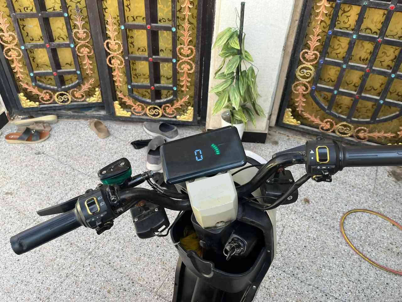 > *للبيع R9 كهربائية - WINLEE*
> اللون بيجي - نظيفة جداً
> بطاريات جديدة توها مبدلة
> شاشة ديجيتال كبيرة - شحن يطول
> اشارات LED - لايت زينون
> دراجة حلوة ونظيفة مال بيت
> مكانها: البصرة
> السعر: 400وبيها مجال
> للتواصل: ***********
