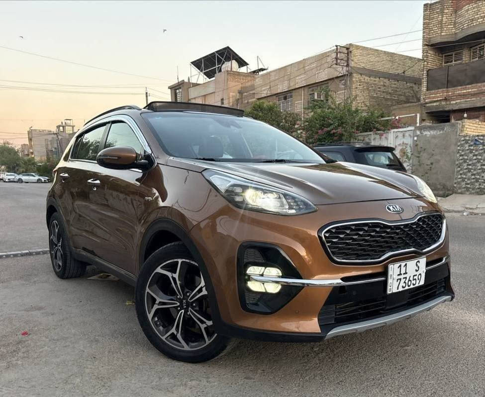 السلام عليكم…
Kia Sportage SX

موديل: 2020

الرقم: بغداد

المحرك: 2.0T-GDI

المواصفات:

* الفئة SX فول سبورت بانوراما

* كير 6 نمر

* بصمة تشغيل

* بصمات أبواب وجنطة

* سايد بريك بصمة

* نظام ترحيب عند الاقتراب

* شيفتات سرعة

* مثبت سرعة

* توقف ذاتي

* 3 وضعيات قيادة (نورمال، اقتصادي، سبورت)

* رادار أمامي وخلفي

* حساسات أمامية وخلفية

* نقطة عمياء

* كاميرا تدور بحركة المقود

* المرايا شفط كهربائي

* إشارات بالمرايا

* الجنطة شفط كهربائي

* جنطة ذكية تفتح عند الاقتراب

* كشنات أمامية كهربائية

* كشنات جلد

* كشنات حار / بارد

* تدفئة مقود

* نظام مناخ منفصل

* مقود حرف D

* تحكم جهتين بالمقود

* شاشة أعطال

* شاشة كبيرة

* أوتو دم

* نظام منحدرات

* مانع انزلاق

* تحديد مسار

* ويل 19

* بدلات نيكل

* 8 سماعات دمام

* نظام حكاية

* 12 وسادة هوائية في الجسم والكشنات

* شاحن وايرلس

* 3 منافذ طاقة ومنفذ USB

* LED ليلي نهاري

* بروجيكتورات

* اريل نكفيشن

* 4 ويل كروم

* ماشية 70.000
السعر من الاخير 17000 $ يعني 170 ورقة 
بغداد الكرخ 
***********
