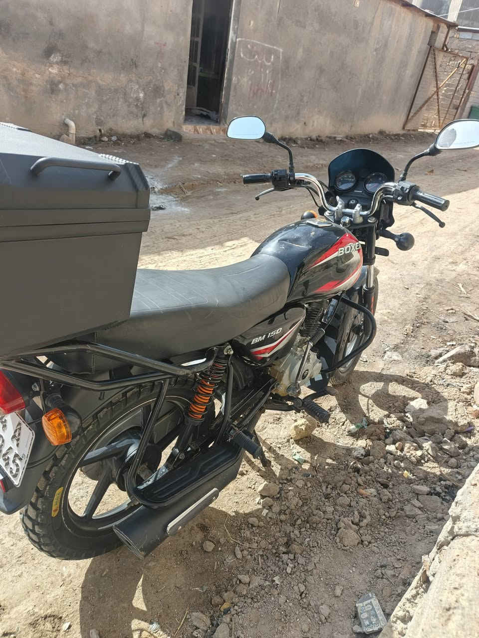 السلام عليكم
بوكسر موديل ٢٢  طالعة بشهر ٨ رقم بصره جاهزه من كلشي لا مجفت ولا مفتوح بس عداد السرعة ما يشتغل السعر مليونين وميه وبيهه مجال عنوان البصره القرنه الشرش 
***********
