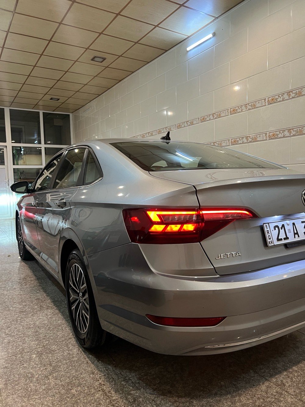 Jetta S 2021 , یەک دەرگای بۆیاخە ٤٨ هەزار میل ڕۆشتووە ، سەیارەیەکی بێ عەیب و کەم مەسرەفە ، لە سلێمانیم داوای ١٤٦ و معامەلەی لێ ئەکەم ، هەموو گیانی بە شەرت پێش و پاش کەپس بێ ئەیرباگ و ناو ، ١ دەرگای بۆیاخە ،تکایە ئەگەر مشتەری نیت و سعر تاقی ئەکەیتەوە بێزارمان مەکە، ڕەقەم شاصی و سۆنەری دانراوە ،لەگەڵ ڕێزم بۆ پەیوەندی  ***********  كوردى.       *********** العربية