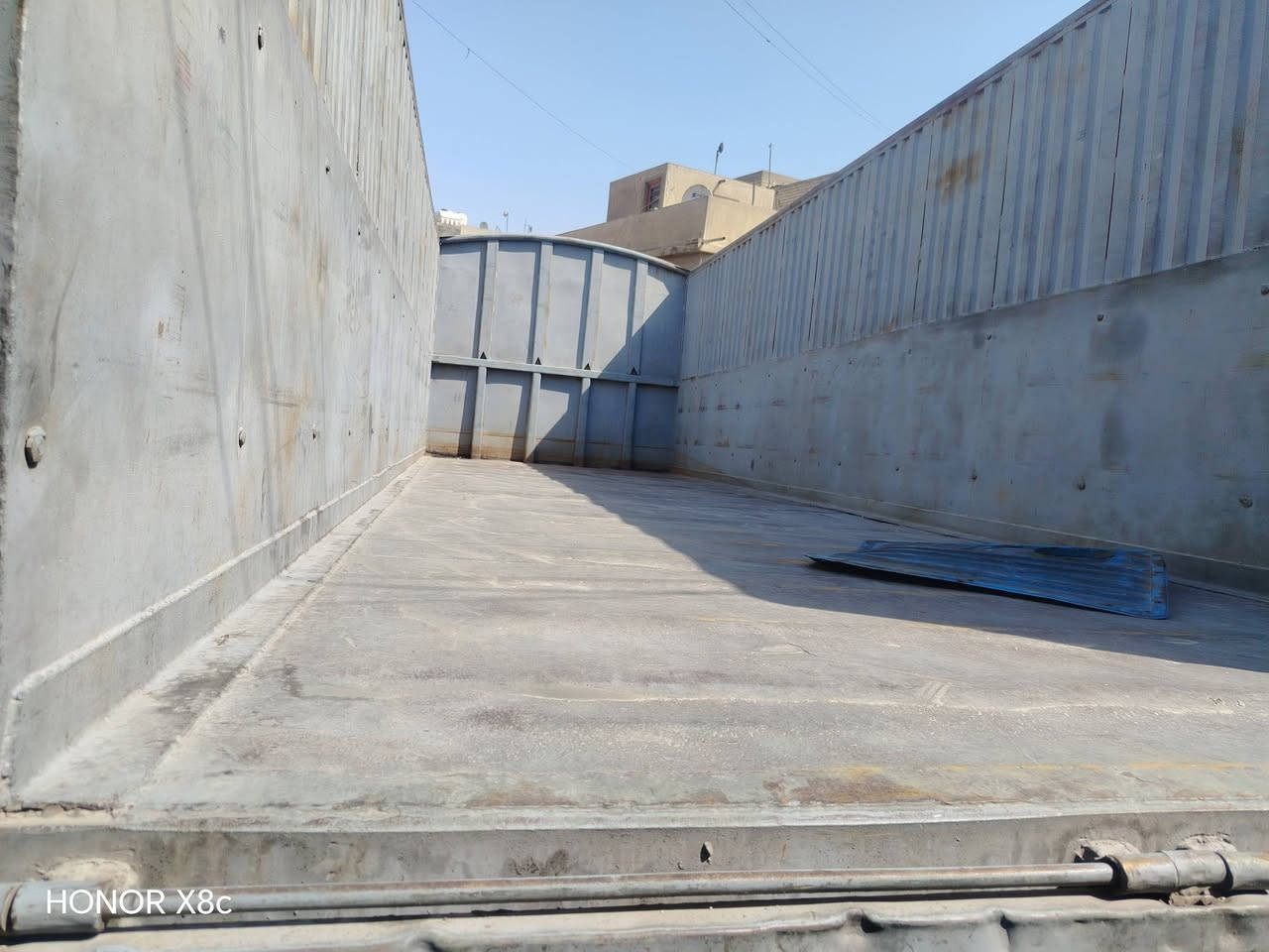***********

نص مكتوب في الصور:
- HONOR X8c