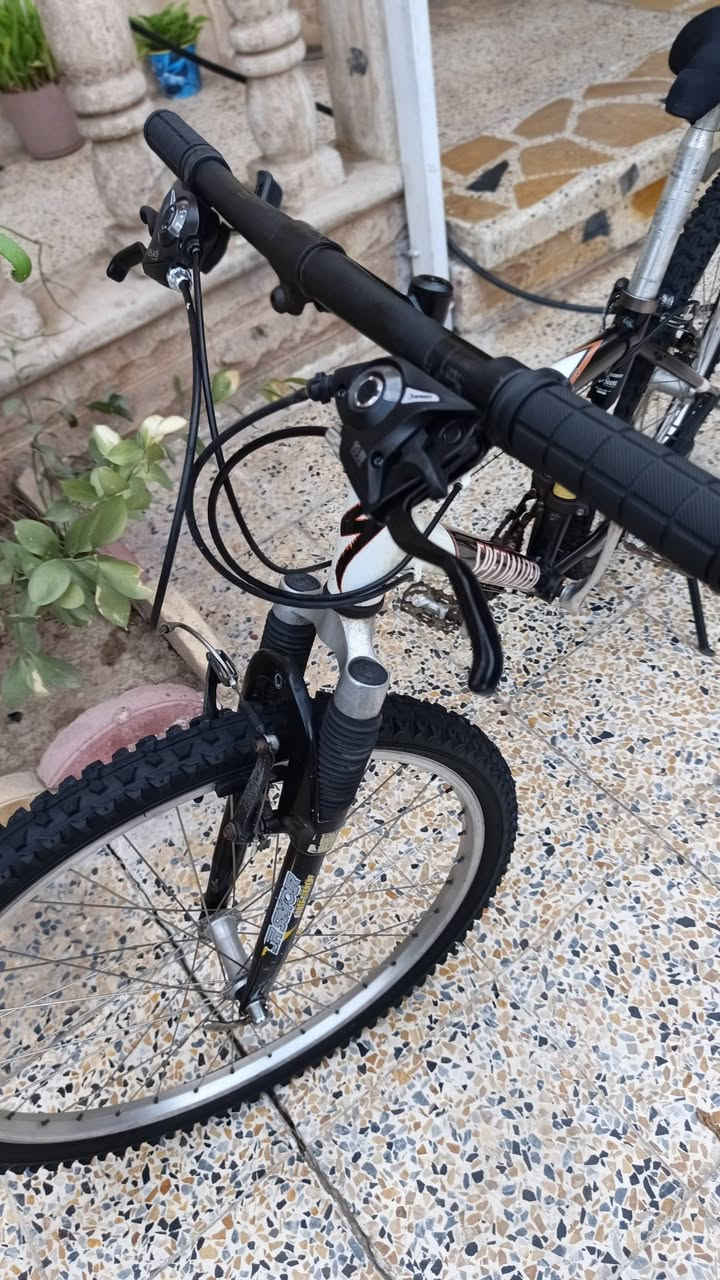 سلام عليكم دراجه فافون نضيفه حيل البيع السعر 110 اوبيهه مجال الشراي يجي خاص او *********** العنوان موصل
