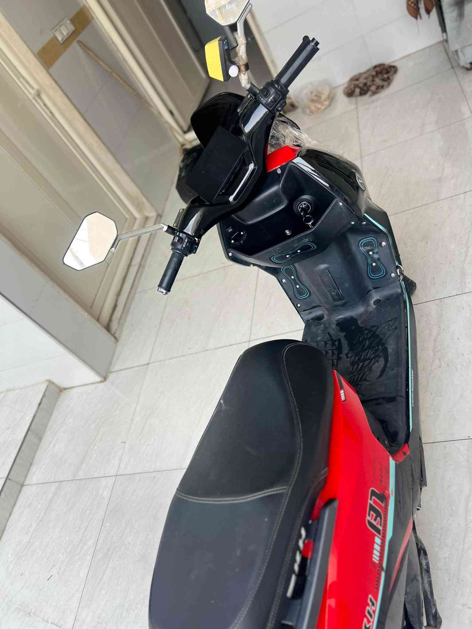 سلام عليكم
دراجه شحن نوع ليون 137
6بطاريات دبل 
2000w 
3سرع 
الدراجه جديد ما ناقصها شي 
سرعتها الحقيقيه 78 حقيقي 
مصارلي 5 اشهر لمن اخذتها اخذتها ب 1500 
واريد ابيعها لان اعتازيت فلوس الدراجه بيها ملاحضات بصيطه موجوده بل صور 
لايتات عدسات عدد4 صلاوات الايت ماله نهار واضاءه اليدي بك رماش عند البريك دبلات بعدهن جديدات ع بلادهن بطارياته بعدهن جديدات التايرات هم بعدهم جديدات بيها بلوتوث بيها بك رجوع الى الخلف تثبيت سرعه  الهورن ماله. مفصوخ الواير وما سويته ماصارلي مجال 
المكان اربيل 
التواصل واتساب فقط ***********
السعر مليون وبي مجال
