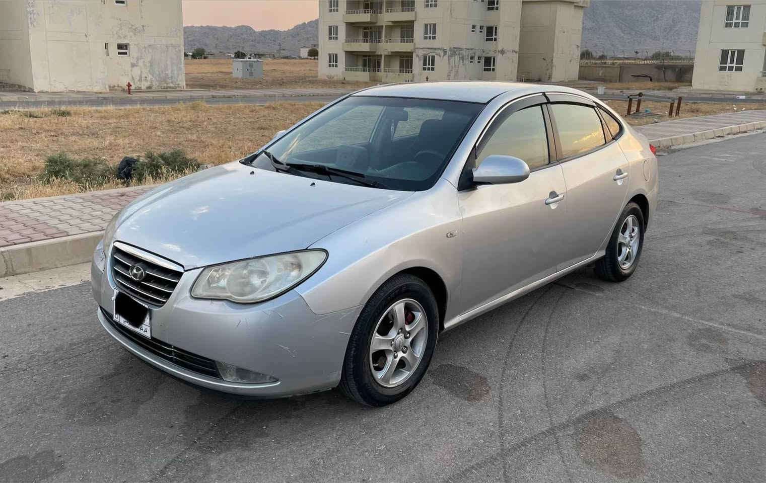 ***********  
هوندا ئاڤانتي  براووةموديل٢٠٠٧
مةكينه بجوكي دشكن بةرز 
كودي بوكراووة
توندو تول 
بي مةسروف
سةقفي بواغي نيه شةپولي نيه
كةڤةريكي گوراووة
*********** بشدار, السليمانية
