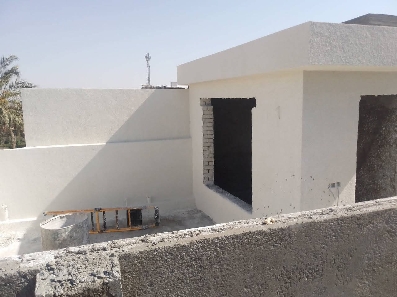 سلام عليكم اخوان كادر لبخ سوري متفرغ للعمل بيوت اهليه وتسليم مهندس سقل ناعم 6جرارة 5 تشميع 3 تصفير حمامات 7 لبخ نثر 7 موجود اقامات وسكن مكان العمل وجهيات ناخد قطعي تواصل على رقم ***********
