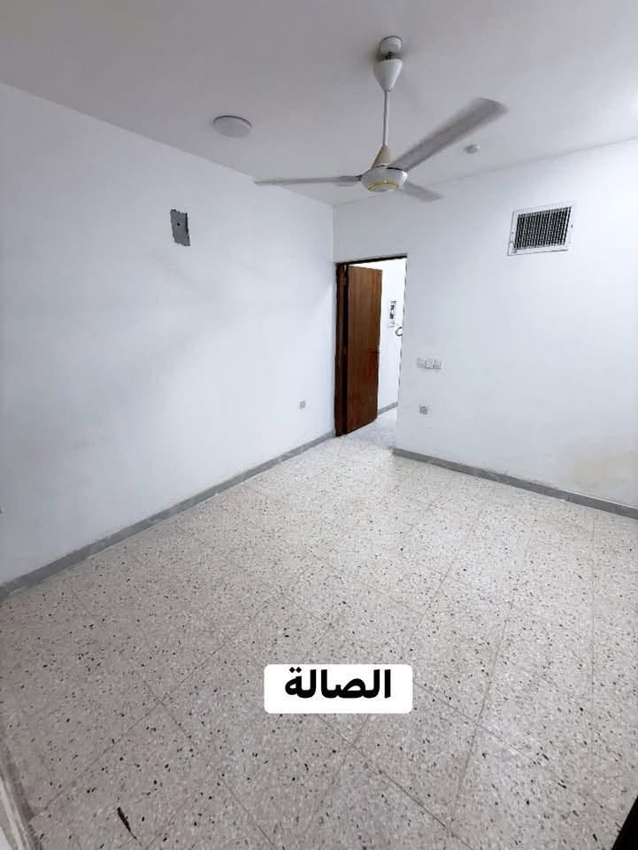 🔥 بناية سكنية كاملة يمي وبس! 🔥
🏢 بناية زيرو وغير مسكونة
⚡️ مصعد كهربائي متوفر
📍 حي دراغ – قرب جامعة التراث

🏠 الطابق الأرضي
متوفر شقتين توين:
• 🛏️ غرفتين نوم
• 🛋️ صالة
• 🍳 مطبخ
• 🚾 صحيات
• 🛋️ مؤثثة بالكامل
⚡️ كهرباء مجانية

💰 الإيجار: 1,250,000 دينار شهرياً فقط

━━━━━━━━━━━━

🏢 الطابق الأول والثاني
⚡️ مصعد كهربائي متوفر

متوفر شقتين توين:
• 🛏️ غرفتين نوم
• 🛋️ صالة
• 🍳 مطبخ
• 🚾 صحيات

💰 الإيجار: 950,000 دينار شهرياً

━━━━━━━━━━━━

🛏️ سويت خاص
• 🛏️ غرفة نوم
• 🍳 مطبخ
• 🚾 صحيات

💰 غير مؤثث: 750,000 شهرياً
💰 مؤثث: 850,000 شهرياً

🛏️ متوفر أيضاً سرير (سكن طالبات)
💰 300,000 دينار للسرير

📸 يتوفر تصوير عبر الواتساب
للاستفسار أو لعرض عقارك:
حسن البيضاني ***********☎️

العلياء للعقار
المنصور-قرب مول المنصور

نص مكتوب في الصور:
- المنصور احي دراغ شقق زيروو غير مسكونة
- الصالة
- مطبخ واسع ومعزول
- WC صحيات
- 1 غرفة النوم
- غرفة نوم 2