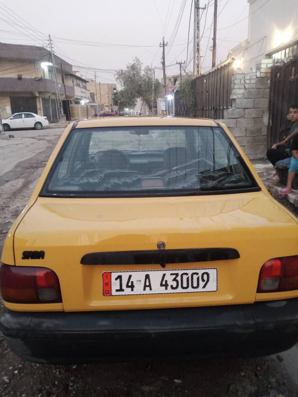 السلام عليكم ورحمه الله وبركاته
سايبه للبيع موديل 11سياره امانت الله مال بيت 
رقم بصره مروع وطني رغم وسنويه جدد 
سياره كفاله عامه 
انتصل ***********
مكان السياره بغداد البياع قرب مسبح الرافدين @إشارة
