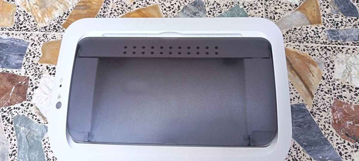 طابعه كانون LBP6030 ابيضّ وأسود الكاترج  باودر ب ١٠ الف يطبع 2000 نسخه تطبع ١٨ ورقه بل دقيقه وتسحب من الموبايل والحاسبه نظيفه مال بيت
***********
