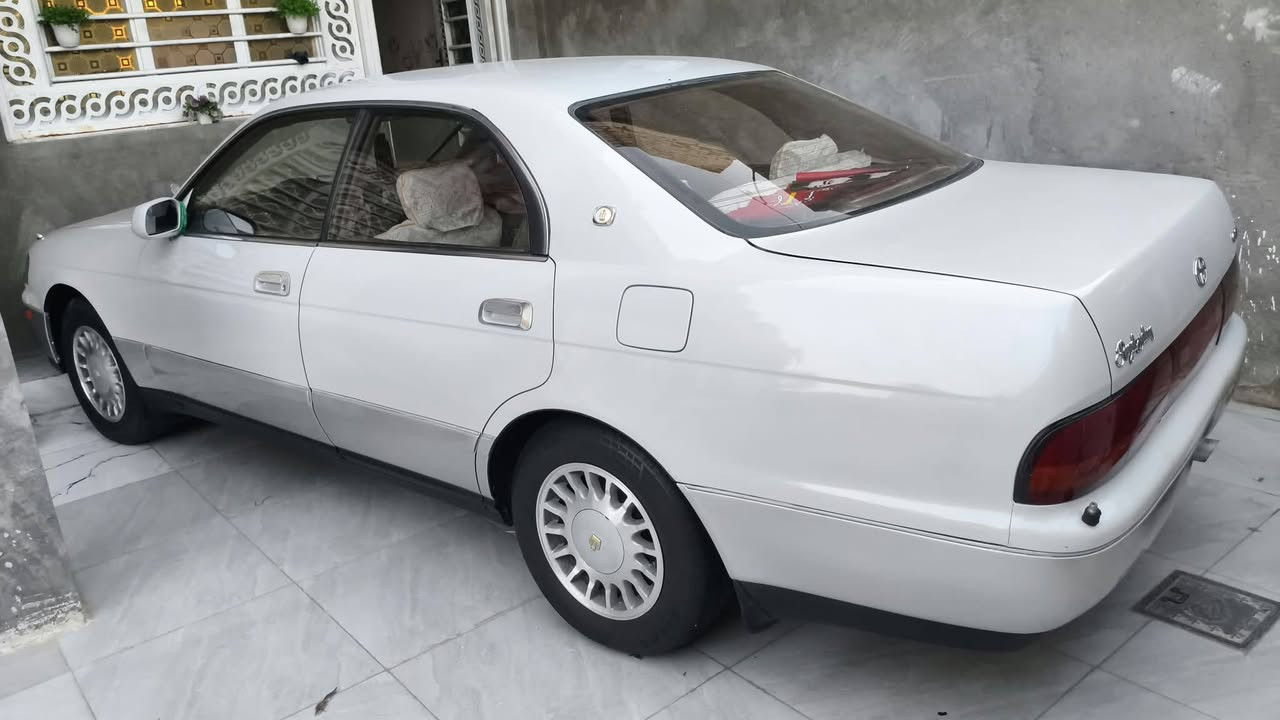 سياره للبيع مواليد 90 سياره مقفوله صبغ جماليه السعر 60 اتصل ***********
