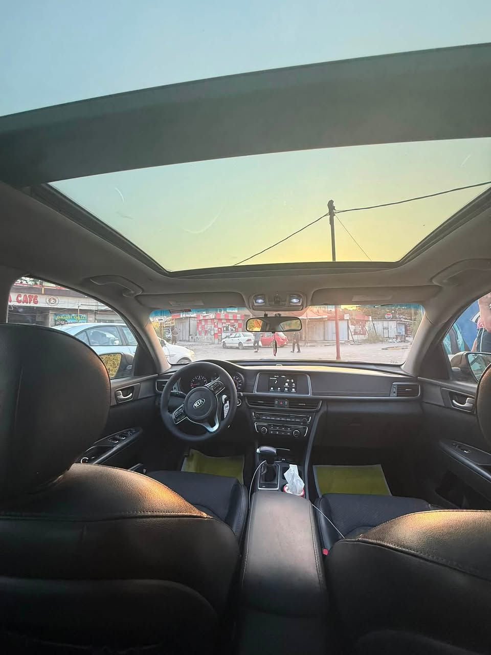 🚗 للبيع | كيا أوبتيما S موديل 2018
▪️ الموديل: 2018
▪️ الفئة: S
▪️ المحرك: 2.4 GDI
▪️ اللون: أسود
▪️ الممشى: 98 ألف ميل

✨ المواصفات:
✅ سقف بانوراما
✅ تشغيل ودخول ذكي (بصمة) تحوير
✅ كاميرا خلفية
✅ رادارات جانبية
✅ شاشة
✅ كشن سائق كهرباء
✅ابل كار بلاي

🔧 الصيانة:
✅ تخم تايرات جديد تم تبديله.
✅ بطارية جديدة.
✅ عبوة (منظومة) الفويل بمب جديدة.
✅ كفالة المحرك والكير.

📌 حالة السيارة:

* قطعتين صبغ فقط (البنيد والجاملغ الأيمن) بسبب حادث سطحي.
* بدون أي دواخل، والراديتر والبراكيت خلف الدعامية وكالة ولم تتضرر.
* السيارة نظيفة 
* الفحص مسموح بأي مكان يختاره المشتري.
 السعر: 135  (قابل للتفاوض بعد المعاينة).

📞 ، التواصل على الخاص أو الاتصال. “***********

الله يبارك للبائع والمشتري.
