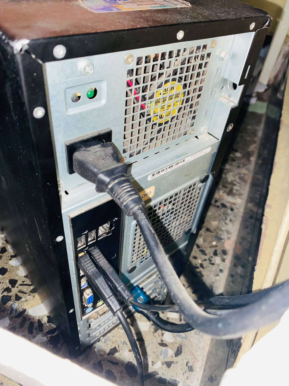 السلام عليكم ورحمة الله كيس سستم كامل
المواصفات 

المعالج i5-4570S
 Ram 4gb ddr3

كارت الشاشة Nvidia Gt 1030 

الهارد 500gb 

السعر 235 

مكاني بغداد العبيدي شارع يوسف ما عندي توصيل 
رقمي ***********

نص مكتوب في الصور:
- System Control Panel > System and Security > System Control Panel Home Device Manager Remote settings System protection Advanced system settings View basic information about your computer Windows edition Windows 10 Pro Microsoft Corporation. All rights reserved. System Processor: Intel(R) Core(TM) i5-4570S CPU @ 2.90GHz 2.90 GHz Installed memory (RAM): 4.00 GB System type: 64-bit Operating System, x64-based processor Pen and Touch: No Pen or Touch Input is available for this Display Computer name, domain, and workgroup settings Change settings Computer name: DESKTOP-UOHLJUB Full computer name: DESKTOP-UOHLJUB Computer description: Workgroup: WORKGROUP Windows activation Windows is not activated. Read the Microsoft Software License Terms Product ID: 00330-80000-00000-AA671 Activate Windows See also Security and Maintenance Windows 10
- NVIDIA Control Panel File Edit Desktop Help Back Select a Task... 3D Settings Adjust image settings with preview Manage 3D settings Set PhysX Configuration Display Change resolution Adjust desktop color settings Rotate display View HDCP status Set up digital audio Adjust desktop size and position Set up multiple displays Video Adjust video color settings Adjust video image settings NVIDIA CONTROL PANEL Version 560.94 NVIDIA GeForce GT 1030