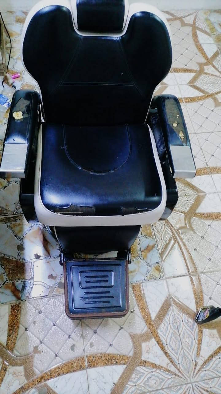 كرسي شبح دبابة شغال مئه بالمئه السعر 225 وبيه مجال العنوان البصرة التواصل وتساب فقط:***********
