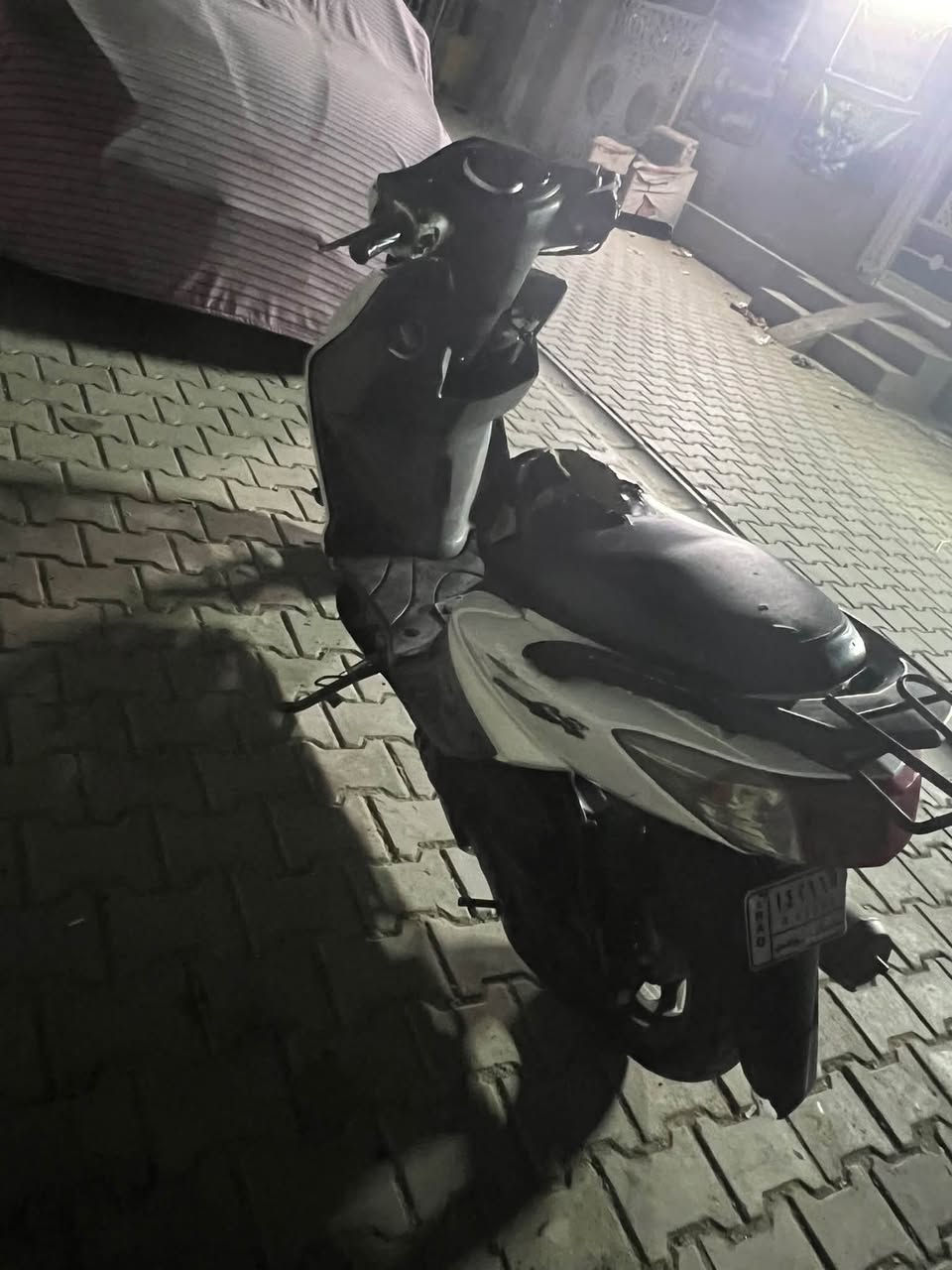 فحل ياباني نوزل
كفرات بلادي بس تعبانه
المكينه مجفته قبل شهرين
دراجه خير من الله قبل وبعد تجفيت تاير خلفي جديد قبل شهرين بدلته ويا تجفيت
السعر 600 وبيها مجال بغداد حي اور
***********
