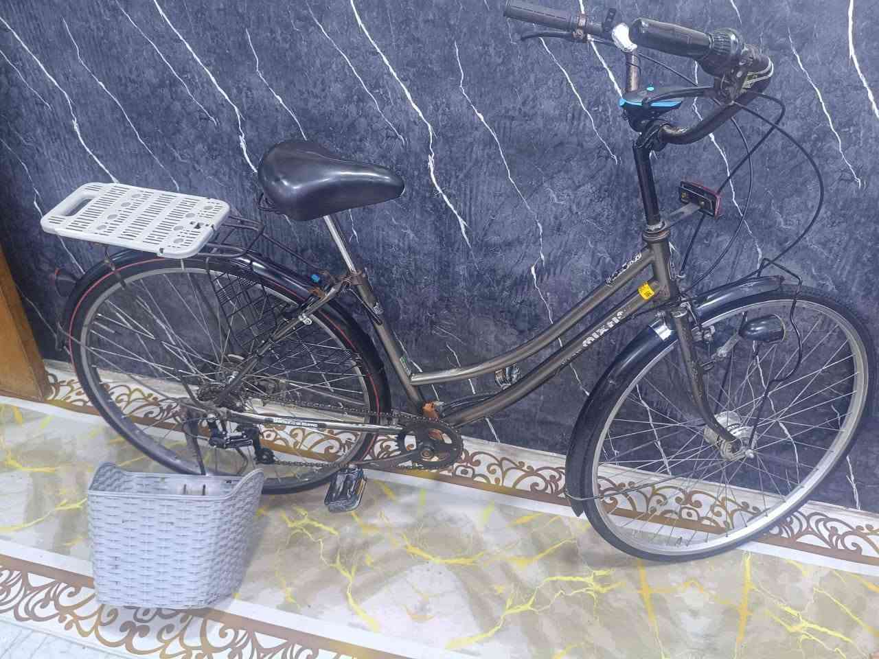 🚲🔥 للبيع باسيكل بناتي حجم 27 🔥🚲
✨ شكله كلش حلو وأنيق

🩶 اللون: رصاصي (فيلي)

📏 الحجم: 27

👌 مرتب وحلو للمشاوير اليومية والطلعات.

البايسيكل مرتب وحلو بالحقيقة أكثر من الصورة✨

💰السعر قابل للتفاوض90الف

📩التواصل على الواتساب ***********
