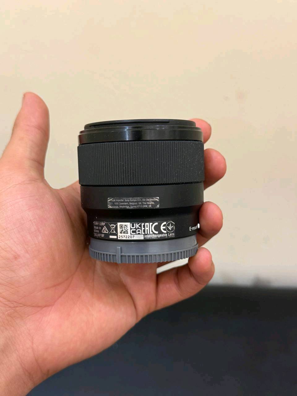 📸 للبيع | Sony E 50mm F1.8 OSS
🔹 Focal Length: 50mm
🔹 Maximum Aperture: f/1.8
🔹 Mount: Sony E-Mount
*********** واتساب