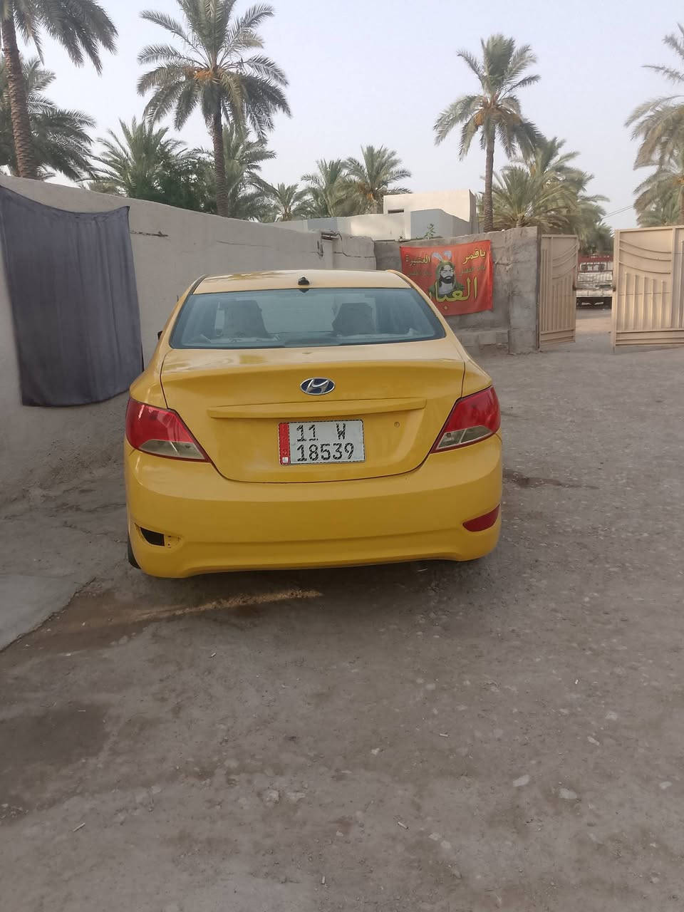 سلام عليكم سيارة اكسنت موديل 13سيارة جاهزة من كير واكسل وباتري وتخم تايرات سيارة بيها جاملق امامي وجاملق خلفي رقم دولي بسمي شرط التحويل مكانها واسط العزيزية سعر خاص واشراي بي خير ويدلل للستفسار ‏‪***********‬‏
