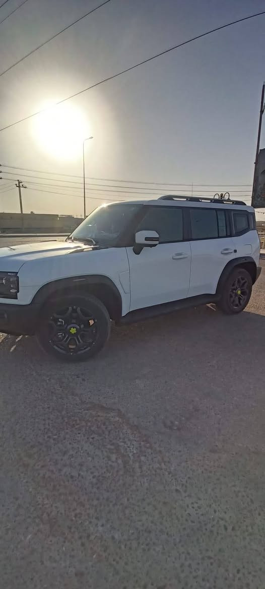 🔥 للبيع | Jetour T2 2025 🔥
🚘 جيتور T2 موديل 2025 — خليجي
ماشيه 12الف 
السياره كفاله عامه 
✨ناطق

⚙️ المواصفات 

* محرك 2.0L Turbo
* قوة 251 حصان
* عزم 390 نيوتن/متر
* ناقل حركة أوتوماتيك
* دفع رباعي 4WD
* أوضاع قيادة متعددة
* مثبت سرعة + رادار
* نظام تحديد المسار

🛋️ الراحة والفخامه

* بانوراما
* دخول وتشغيل بصمة
* تشغيل عن بُعد
* مقاعد جلد
* مقاعد أمامية كهربائية
* تحكم مناخي ثنائي المناطق
* شحن لاسلكي
* إضاءة داخلية LED
* مقود جلد
* Auto Hold
* فرامل يد كهربائية

📱 التقنيات والأنظمة

* شاشة ديجيتال
* شاشة تدعم Apple CarPlay
* كاميرات 360°
* كاميرا دوارة
* حساسات أمامية وخلفية
* Bluetooth + Type-C
* أوامر صوتية
* حساسات ضغط الإطارات

💡 الشكل الخارجي

* إضاءة LED
* كشافات
* إضاءة خلفية LED
* مرايا كهربائية قابلة للطي
* إشارات بالمرايا
* جنوط 20 إنج
* إطارات 255/55R20
* ماسحة خلفية
* مانع انزلاق
* نظام نزول المنحدرات
💰 السعر: 39مليون وبيه مجال حك الجيه 
العنوان : البصره القرنه
رقم الهاتف:***********
