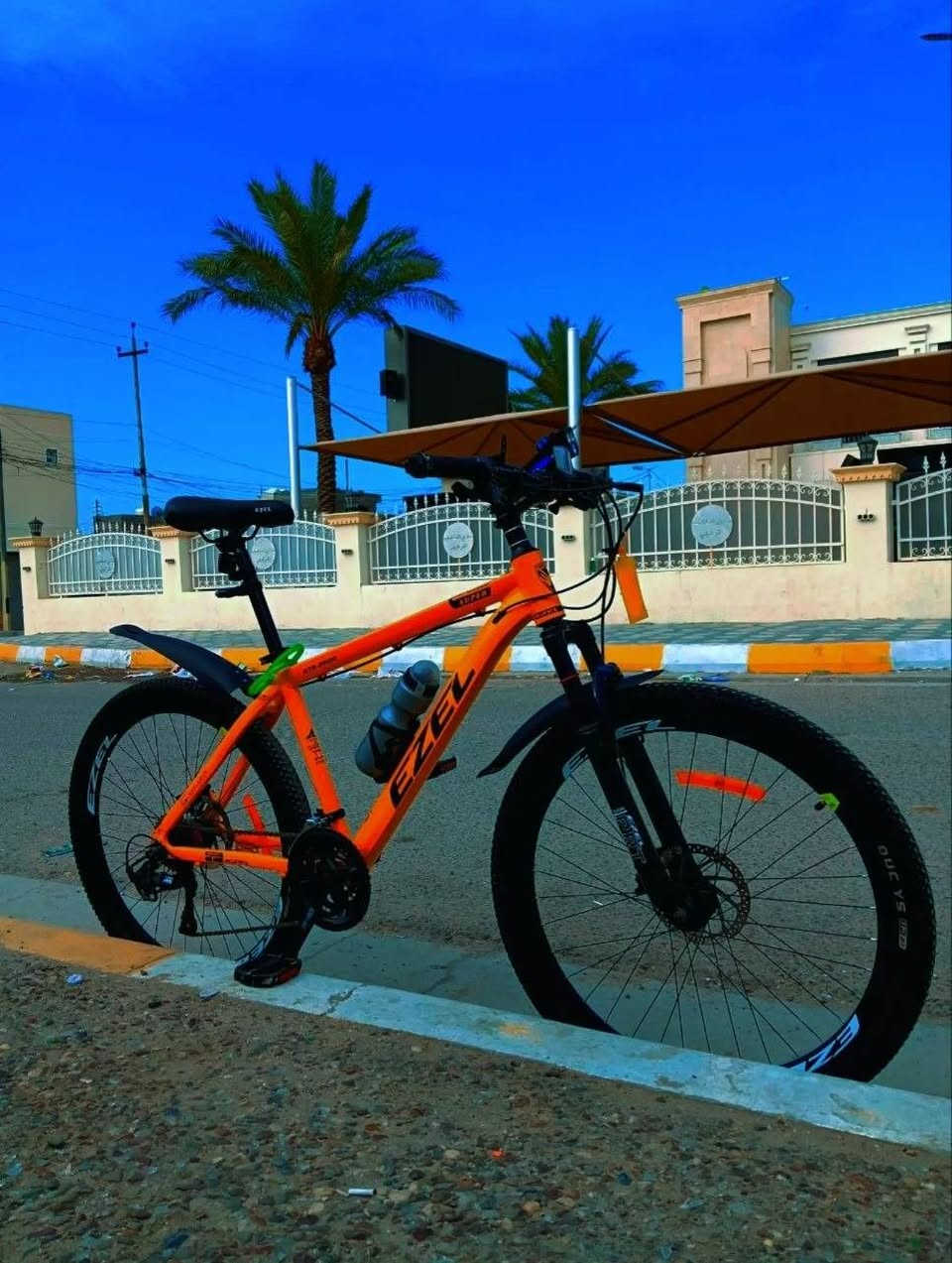 ينباع لو اطيه لبو العتيك.. 

السلام عليكم ورحمة الله متوفر... 

بايك Bike _ بيع فقط.. 
الحجم القطعه 27.. 
المعدن فول آلمنيوم.. 
الوزن (وزن البايسكل) 13 كيلو.. 
نظام المكابح هايدروليك..
تبديلات البكره (الكير) خلفي 9 نمره امامي 3 نمره(9_3).. 
اللون اصفر مشبع..
دبلات مقاومه اماميه.. 
يتحمل وزن من 50 _  150 كيلو.. 

البايسكل كلش سلس وسريع بلقياده بعده وكاله مداخل تصليح استخدام اقل سنه نظيف بعده يلمع تواصل واتس آب

***********
