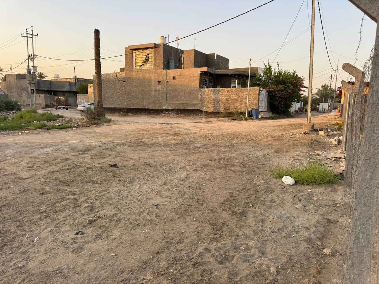 السلام عليكم ارض طابو زارعي سند 25 المساحه 400 متر مسيج خلف دئرات الكهرباء 

كافه الخدمات متوفره وبنص الولايه 
***********
