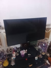 شاشة ٤٢ • جديدة • للبيع