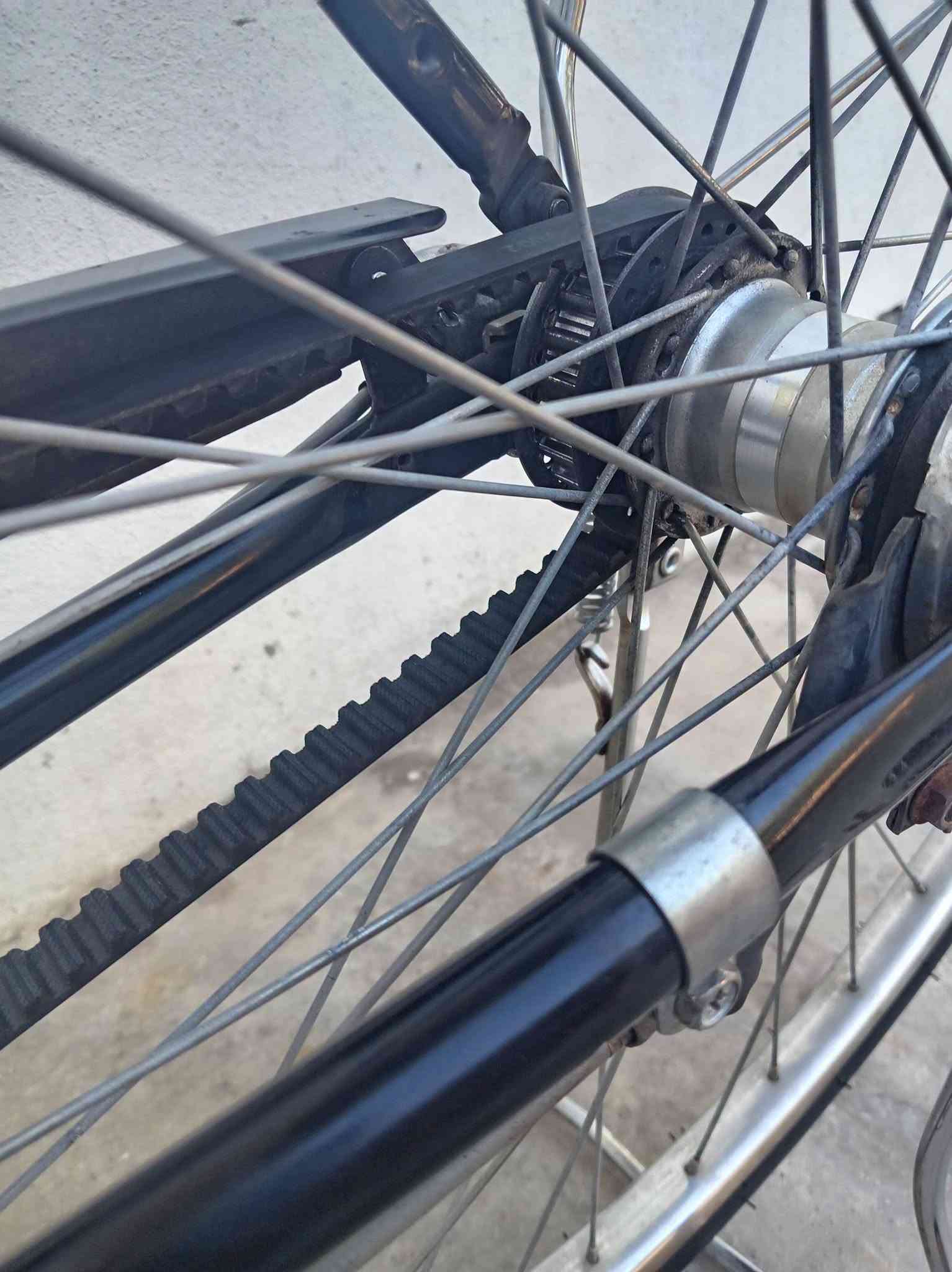 🚲🔥 بايسكل ياباني حجم 27 للبيع 🔥🚲 
 ياباني نظيف  لوك مال حاويه ✨
🔧 المواصفات:
⚙️ وياله استيل والچاملغات استيل
⚙️ گير 3 نمر
💡 حساس دبل عدسة
🔐 قفل مركزي
⚡ تقفل التاير اخلفي ينقفل ويا الستيرن🆕 
🔗 البايسكل قايش بدل الزنجير
🚲تايرات جدد  نوعيه فيتنام 🇻🇳
💵 السعر 200 قفل.  جماعه  190 لاتعلق 
💯 نظيف وجاهز للاستخدام 🚲🔥
📩 للاستفسار مراسلة ***********
