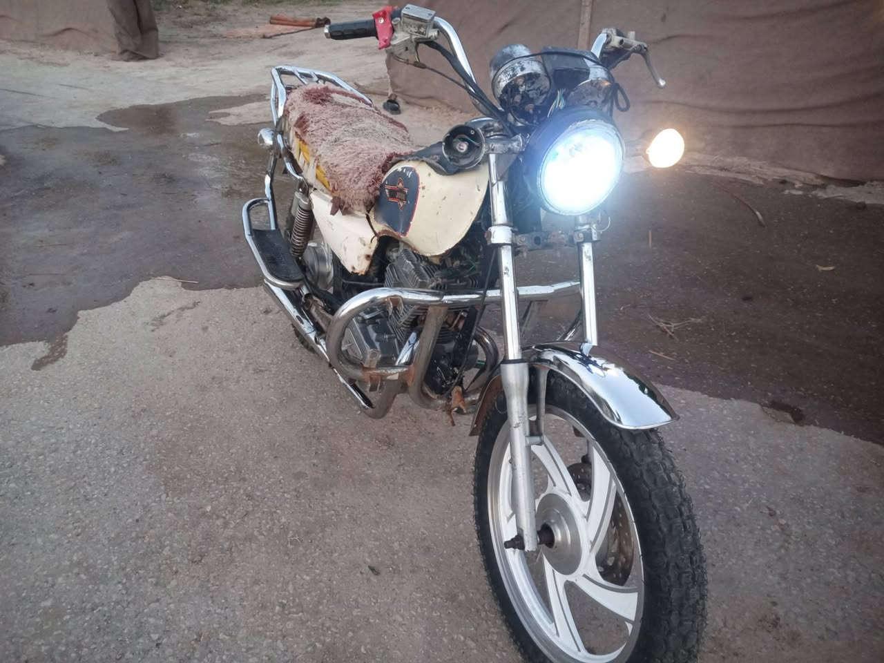 دراجه البيع جونده كلك كلك مكفوله من سرقه 2012 موديل 
دراجه شغاله سله كله جديد ***********
