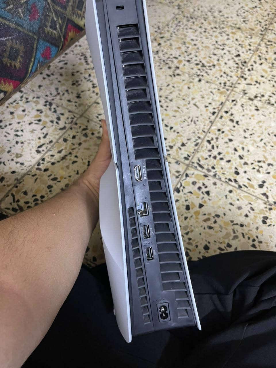 جهاز ps5 استعمال قليل جدا  بي ضمان سنة كامله نوع سلم ذاكرة 1 تيرا إني اشتريته قبل تقريبا شهرين أو 3 أشهر ب 950 ألف سبب البيع ألعابه غالية عليه الجهاز يجي وياه كيبل HD 5 أمتار ويجي وياه يدة اصليه مالته حالتها فول نضافه مابيها درفت أو أي شي وعندي يده ثانيه بس مو اصليه (مو مال جهاز) يجي ويه الجهاز 3 اقراص 1 سباق سيارات كراش نسخه ال ps4
إلهه الحرب الجزء الرابع نسخة ال ps4 
فيفا 24 نسخة ال ps5 
كارتونة الجهاز موجوده وشرط الفحص (الجهاز ما داخل صيانه لأي سبب) للتواصل *********** بغداد, العراق

