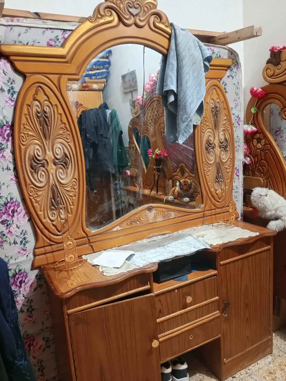 سلام عليكم ورحمه الله وبركاته 
غرفه اخشاب تسكام درجه اولى 
الكنتور 6بيبان وكامله واخت الجديده
السعر 650وبيه مجال العنوان 
النجف الاشرف قضاء المناذره ***********
